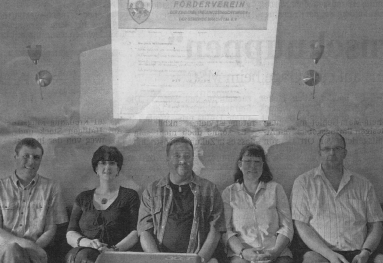 Frank Fischer, Beatrix Schmidt-Stieler, Peter Mohr Nielsen, Claudia Vonderheid und Thomas Rimkus (von links) zeigen stolz die Startseite ihrer neuen Homepage.